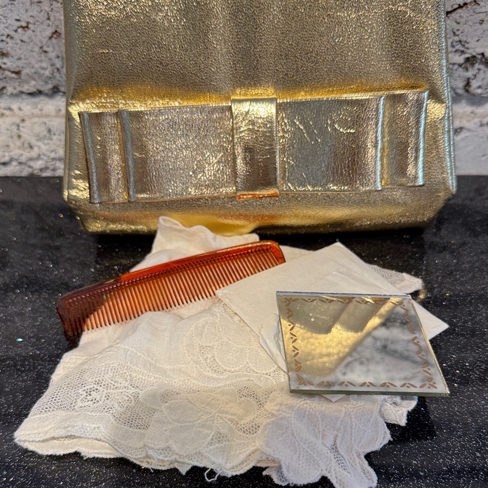 50s Elegant Gold Petite Handbag with Accessories - Picture 7 of 11